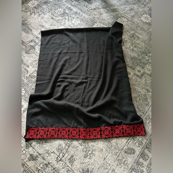 Palestinian Tatreez Made in Turkey Scarf - Picture 3 of 4